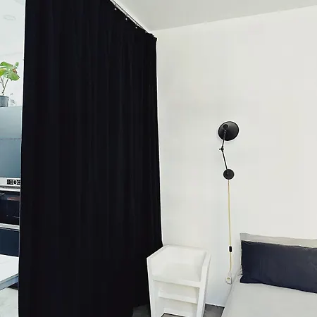Design Loft With Free Private Parking