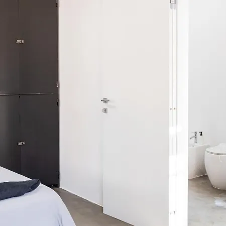 Design Loft With Free Private Parking